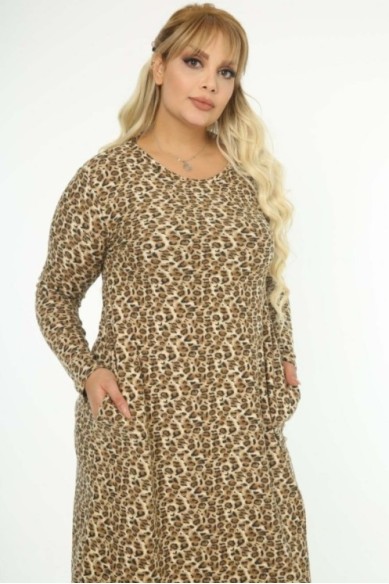 Raštuota suknelė virš kelių