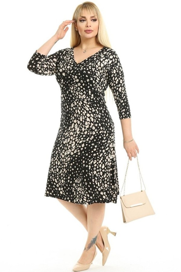 Suknelė su trikampio iškirpte