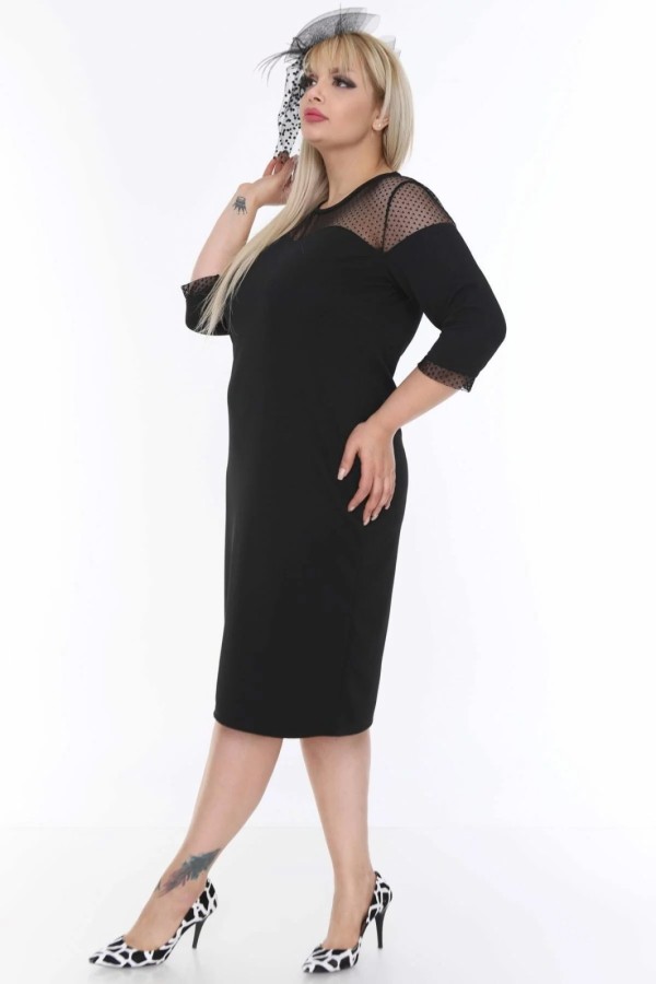 Juoda klasikinė suknelė