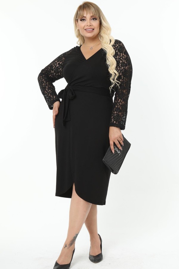 Juoda suknelė su nėrinių rankovėmis