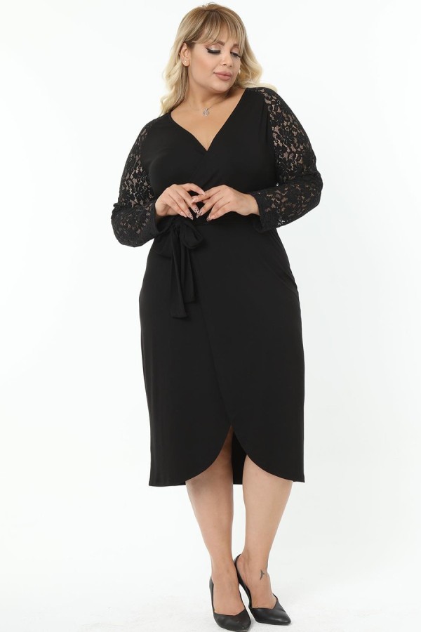 Juoda suknelė su nėrinių rankovėmis