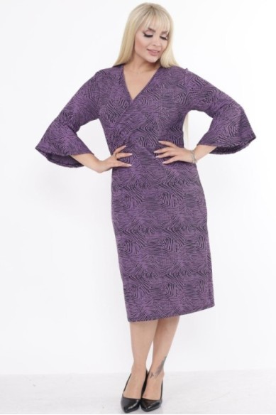 Marga violetinė suknelė