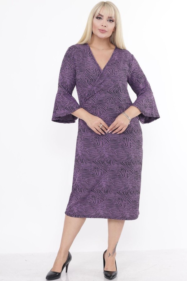 Marga violetinė suknelė